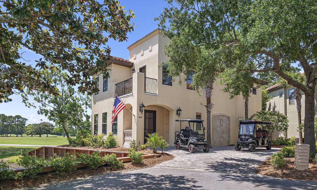 Villa Lago House | 2 Golf Carts ~ Golf Course Views ~ Community Pool