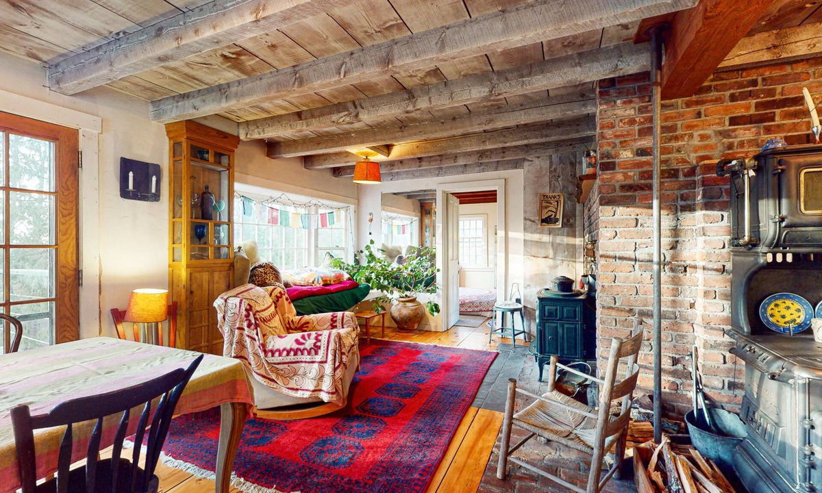 Calais House | Beautifully restored colonial home on first settler’s site - dog-friendly
