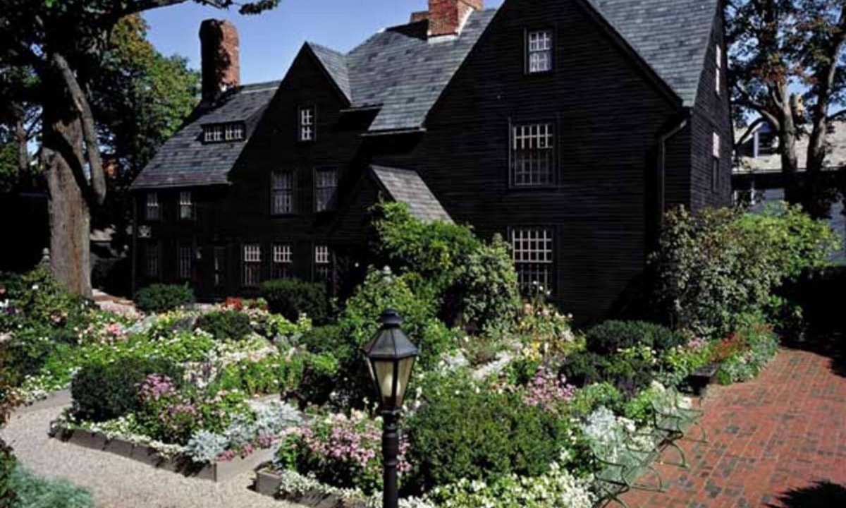 Salem House | Broom & Board