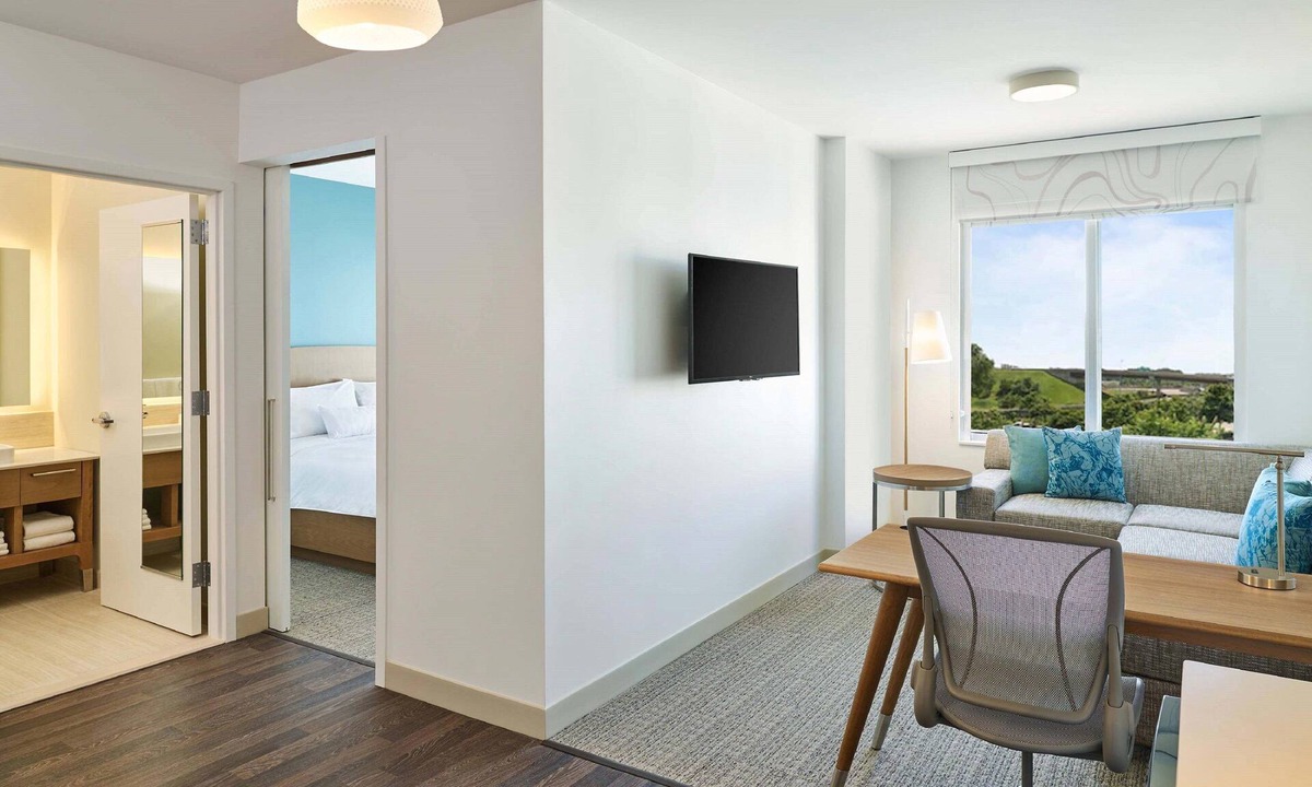 Coliseum Central Hotel | Element by Marriott Hampton Peninsula Town Center