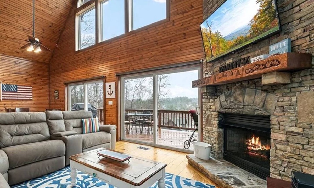 Saxony Forest Cabin | Modern 4 bed 3.5 bath Cabin: Lake Keowee views! Near Clemson!