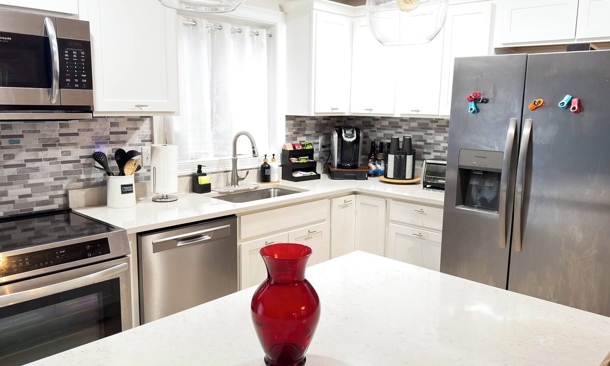 Templeton House | Private 3br & basement 3bth near Trail golf & Lake
