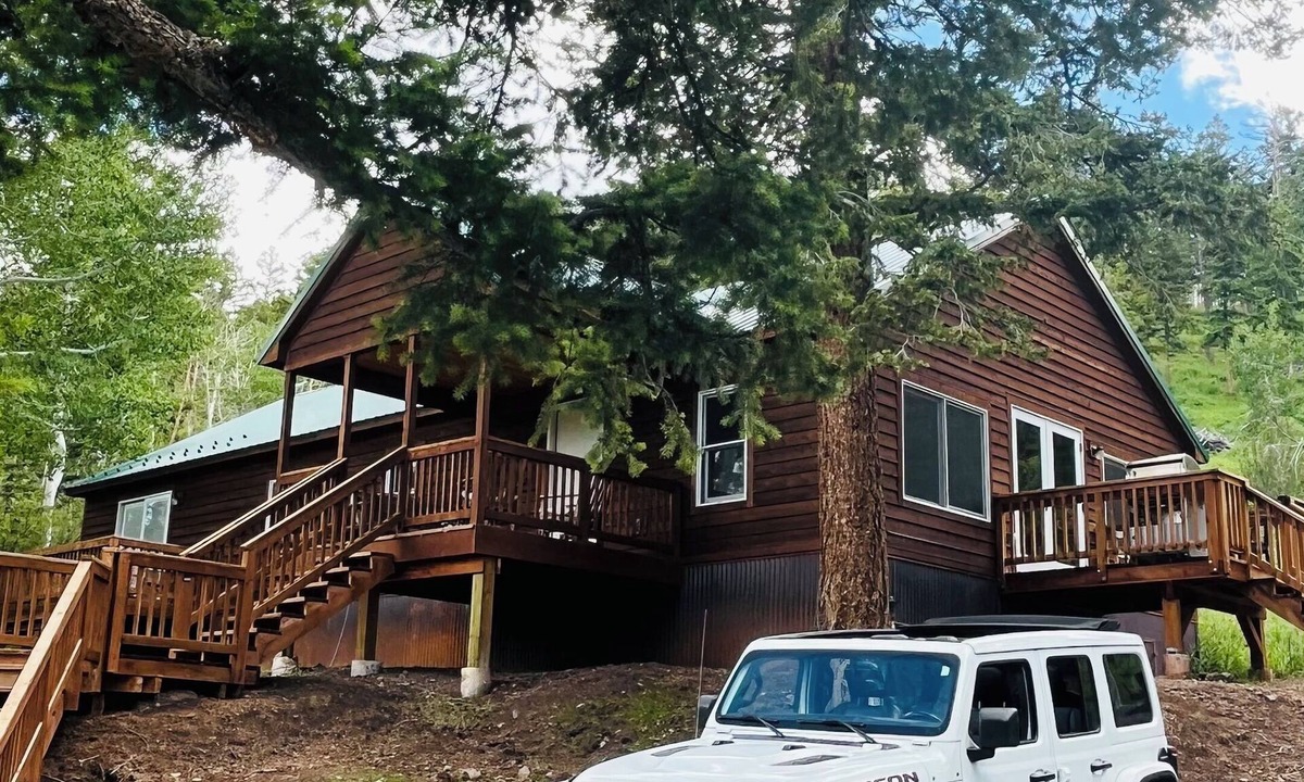 Elk Meadows Cabin | Private and peaceful 3 br cabin in the woods with new Hot Tub