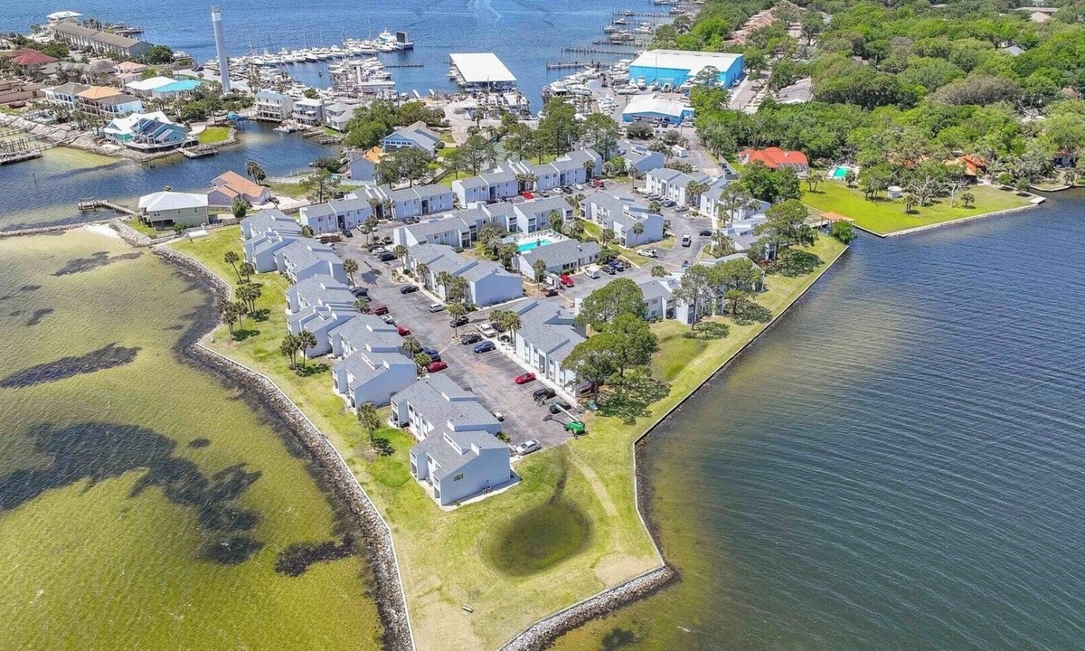 Shalimar Condo | Private Gated Community 2BR Condo Close to Beach