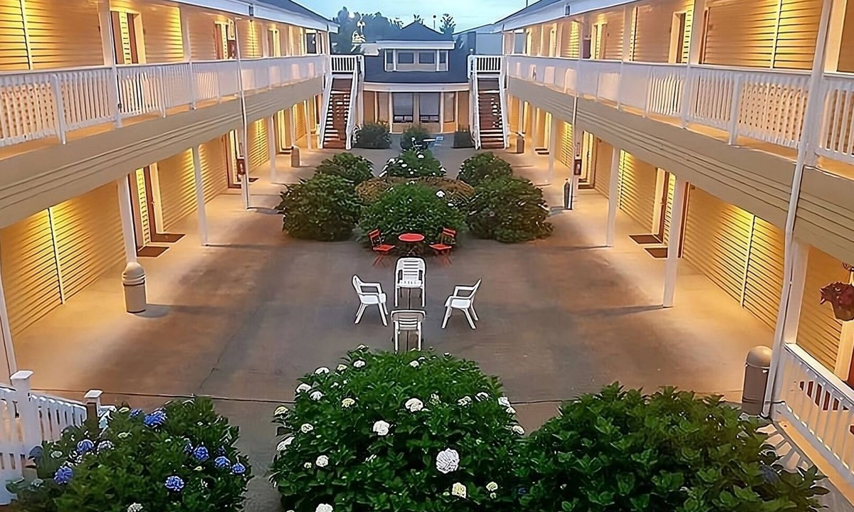 Enumclaw House | Washington Getaway at GuestHouse Enumclaw! Pet-Friendly Property, Free Parking