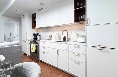 Bay Village Apartment | Back-Bay Upscale Central Condo Rooftop & Parking
