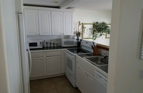 Misquamicut Condo | Beachfront/Oceanfront Timeshare Unit available JULY