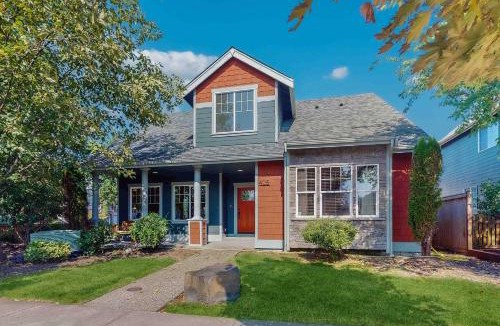 Enumclaw House | Bondgard Hideaway