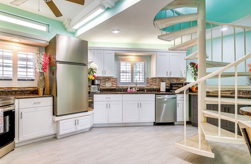 Clearwater Beach Cottage | Breezy White Sands House Steps to Gulf Shore!
