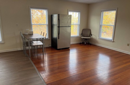 Malden Apartment | Bright & Spacious 1BR with AC, 3rd fl, near T, free parking