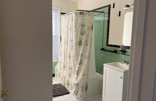 Malden Apartment | Bright & Spacious 1BR with AC, 3rd fl, near T, free parking
