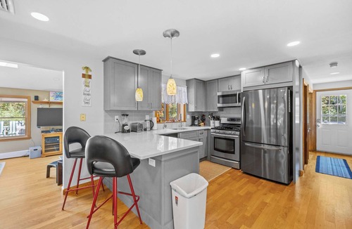 Mashpee House | Bright & Spacious Poolside Cape Getaway