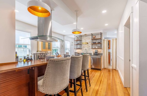 Salem House | Broom & Board