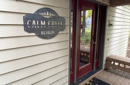 Nellysford House | Calm Creek Retreat - minutes from slopes, hot tub, large cozy family room!