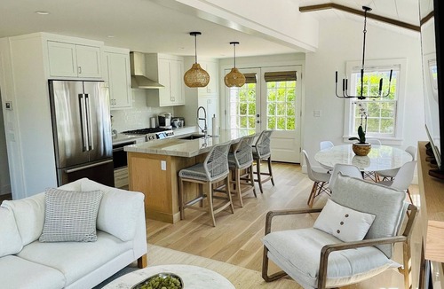 Nantucket Town Cottage | Charming new construction 4br cottage in town