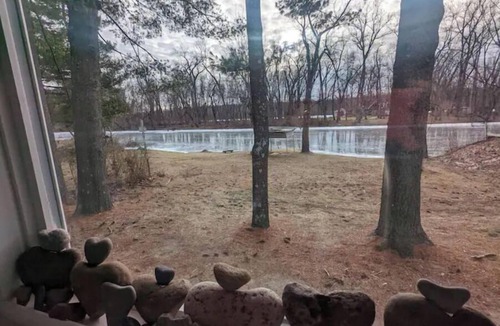 South Hadley Cottage | Charming riverfront cottage on beautiful cove!