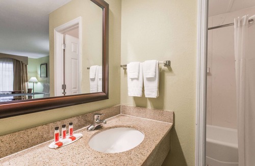 National Gardens Hotel | Days Inn by Wyndham Ormond Beach