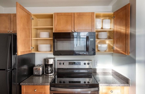 Central Square Apartment | Deluxe Central Square 1BR w/Fitness, walk to Shopping, by Blueground