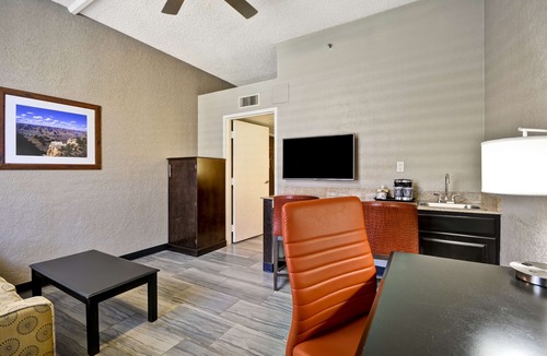 North Mountain Hotel | DoubleTree by Hilton Phoenix North