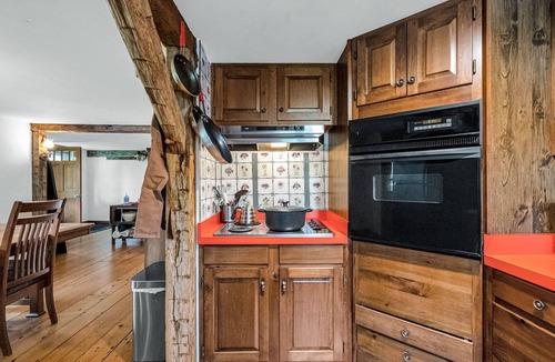 Whitingham House | Foliage Ready! Play Area, Crib, 11 Acre Farmhouse