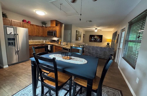 Weeki Wachee Gardens House | Hidden Spring Run Elevated Views 2 Kings 75" Smart TV kayaks Game Rm