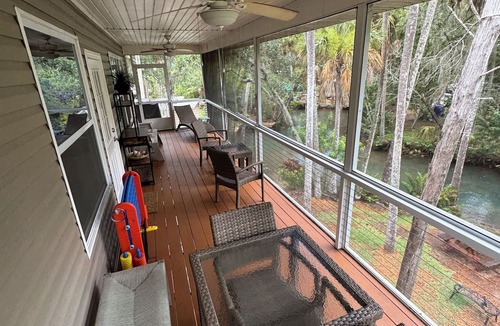Weeki Wachee Gardens House | Hidden Spring Run Elevated Views 2 Kings 75" Smart TV kayaks Game Rm