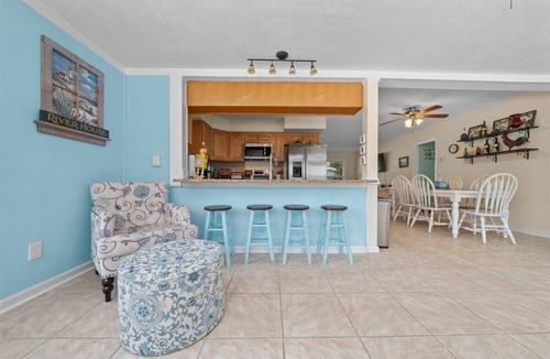 Crystal River House | Hidden Waterfront Haven - 3BR/2BA-Boat Slip-Kayaks-Fire Pit!