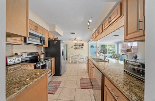 Crystal River House | Hidden Waterfront Haven - 3BR/2BA-Boat Slip-Kayaks-Fire Pit!