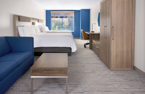 Plainwell Hotel | Holiday Inn Express Plainwell by IHG