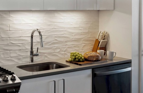 Everett Apartment | Luxe Everett 2BR–2BA w/Pool, Gym & Parking