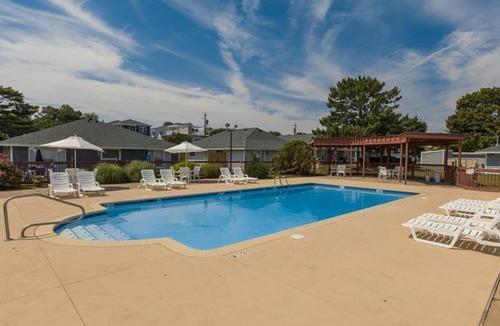 Northeast Virginia Beach House | Mai Kai 13A by RedAwning
