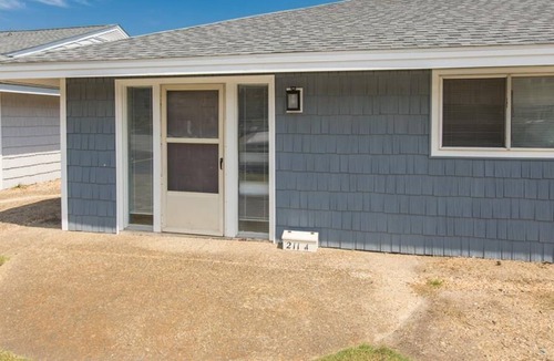 Northeast Virginia Beach House | Mai Kai 13A by RedAwning