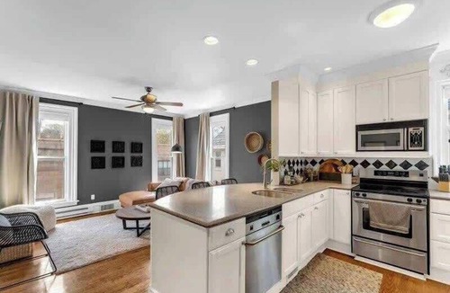 Grand Rapids Apartment | Maple Suite - Historic Charm, Modern Luxury, Free Parking