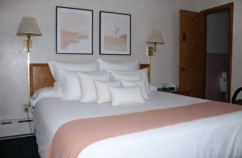 Ely Hotel | Paddle Inn