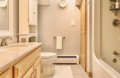 Harwinton Bed & Breakfast | Peaceful Modern Private Room with Comfort & Charm