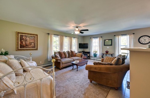 Killingworth Apartment | Quiet Killingworth Rental w/Deck & Grill!