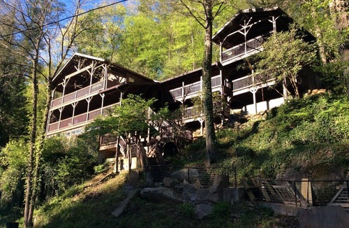 Raccoon Ridge Cabin | Rustic Cabin on the rapids of Toccoa River
