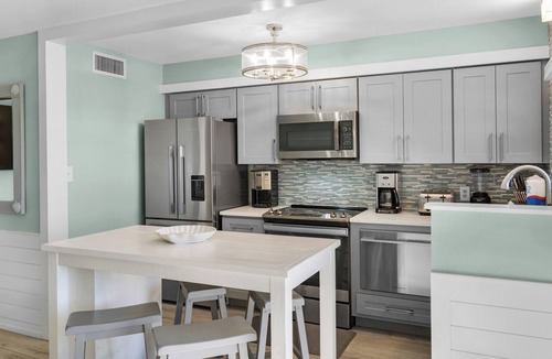 Seacrest Condo | Sand Cliffs 108: Steps to beach & pool access + Free Attraction Tickets!