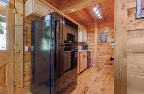Black Bear Falls Cabin | Secluded Cabin with 2 En Suites & Hot Tub