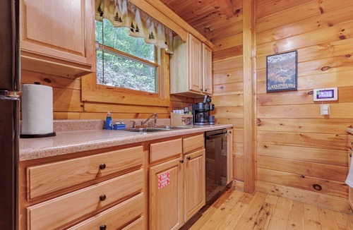 Black Bear Falls Cabin | Secluded Cabin with 2 En Suites & Hot Tub