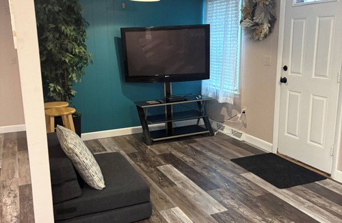 Foxboro Apartment | Spacious 2-bedroom apartment in Foxborough with AC, Kitchen and inground pool.