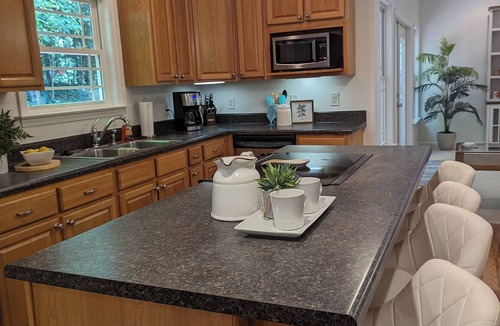 Clemson House | Spacious Clemson House, close to CU, across from Patrick Square, Pet Friendly!