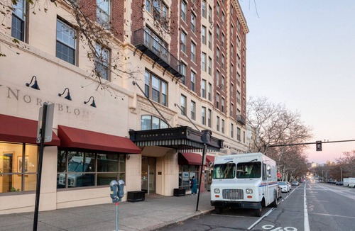 North Brookline Apartment | Stellar Downtown XBR, Security, Doorman, Elev, by Blueground