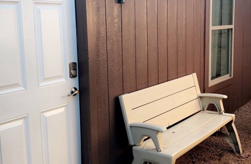 Spring House | Studio with Generac back up powered & pet friendly. Close to IAH Hablo espanol