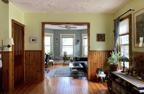 Stockade Historic District Apartment | Sunny Spacious 2nd Fl home near Union College, Proctors, Ellis