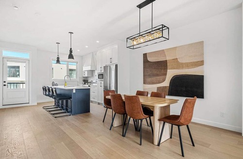 Sage Hill House | The Elevated Escape 5B w/Rooftop, Parking x4, AC