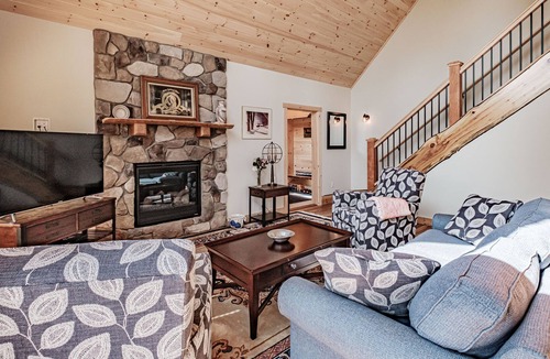 Bethel Ski Chalet | The Granite Chalet - Newly constructed Chalet close to downtown Bethel, short drive to Sunday River