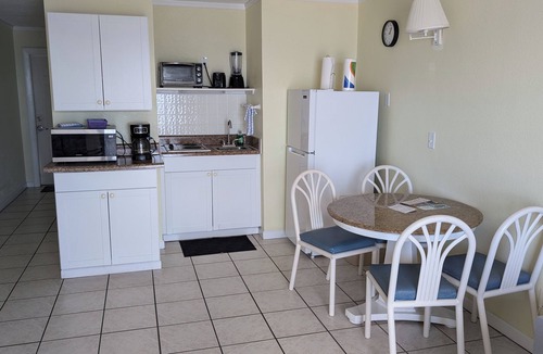 Ormond-by-the-Sea Apartment | Traders Inn Beach Club