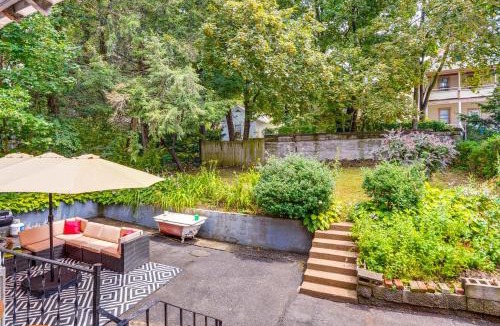 Stockade Historic District Apartment | Walkable Schenectady Getaway: 2-Unit Campus Hub