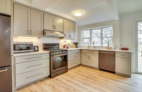 Maple Grove Cottage | Waterfront Eagle Lake Home w/Yard & Deck